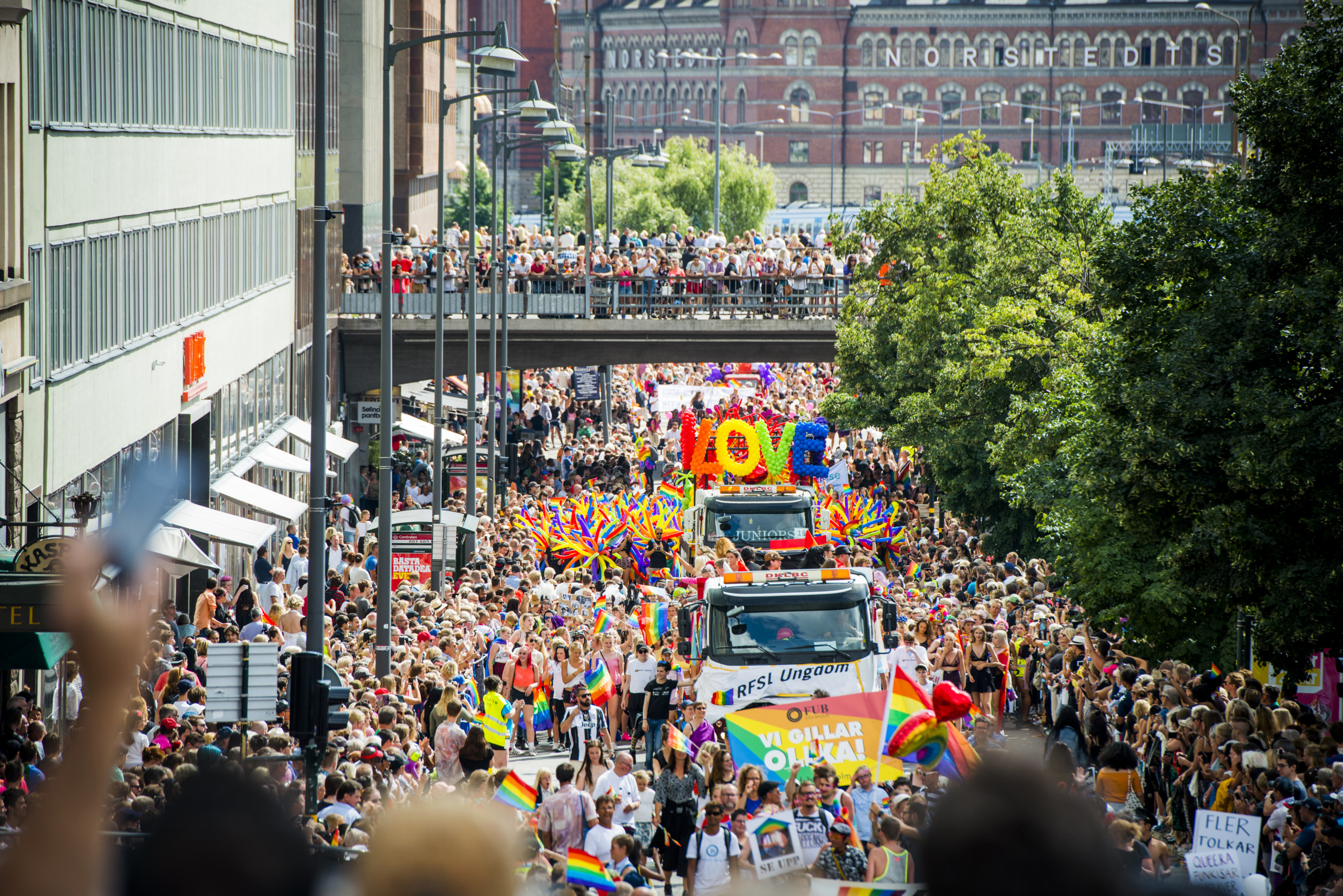 Utländska journalister besöker Pride festivalen Svenska institutet