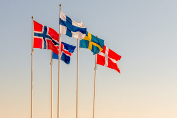 Flaggstänger med de fem nordiska flaggorna