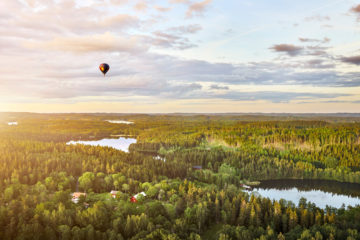 Luftballong flyger över Småland