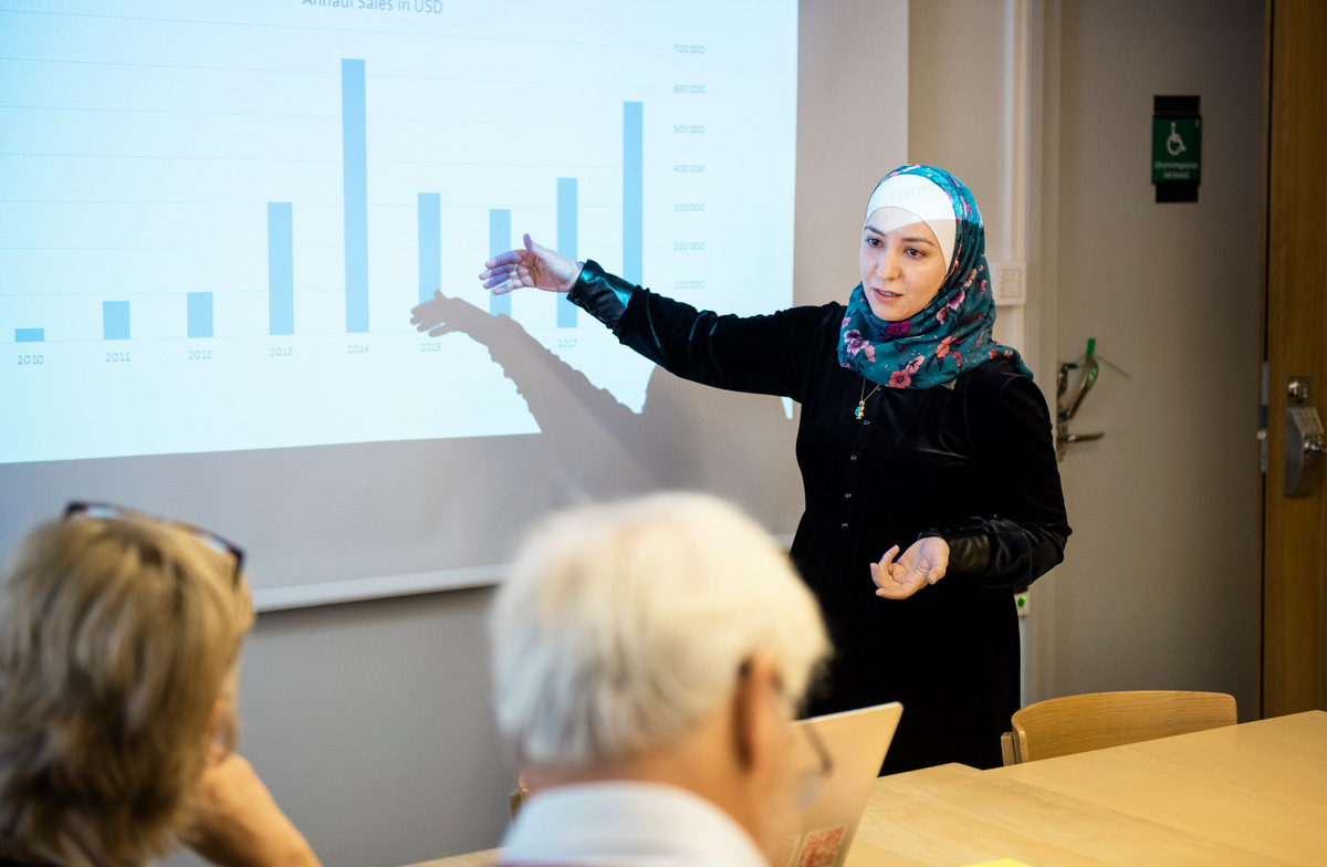 A woman holding a presentation.