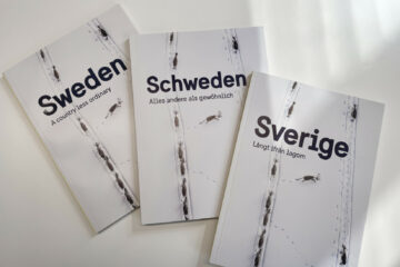 Tre bokomslag - ett på engelska, ett på tyska och ett på svenska.