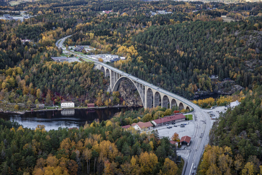 Flygbild över Svinesundsbron.