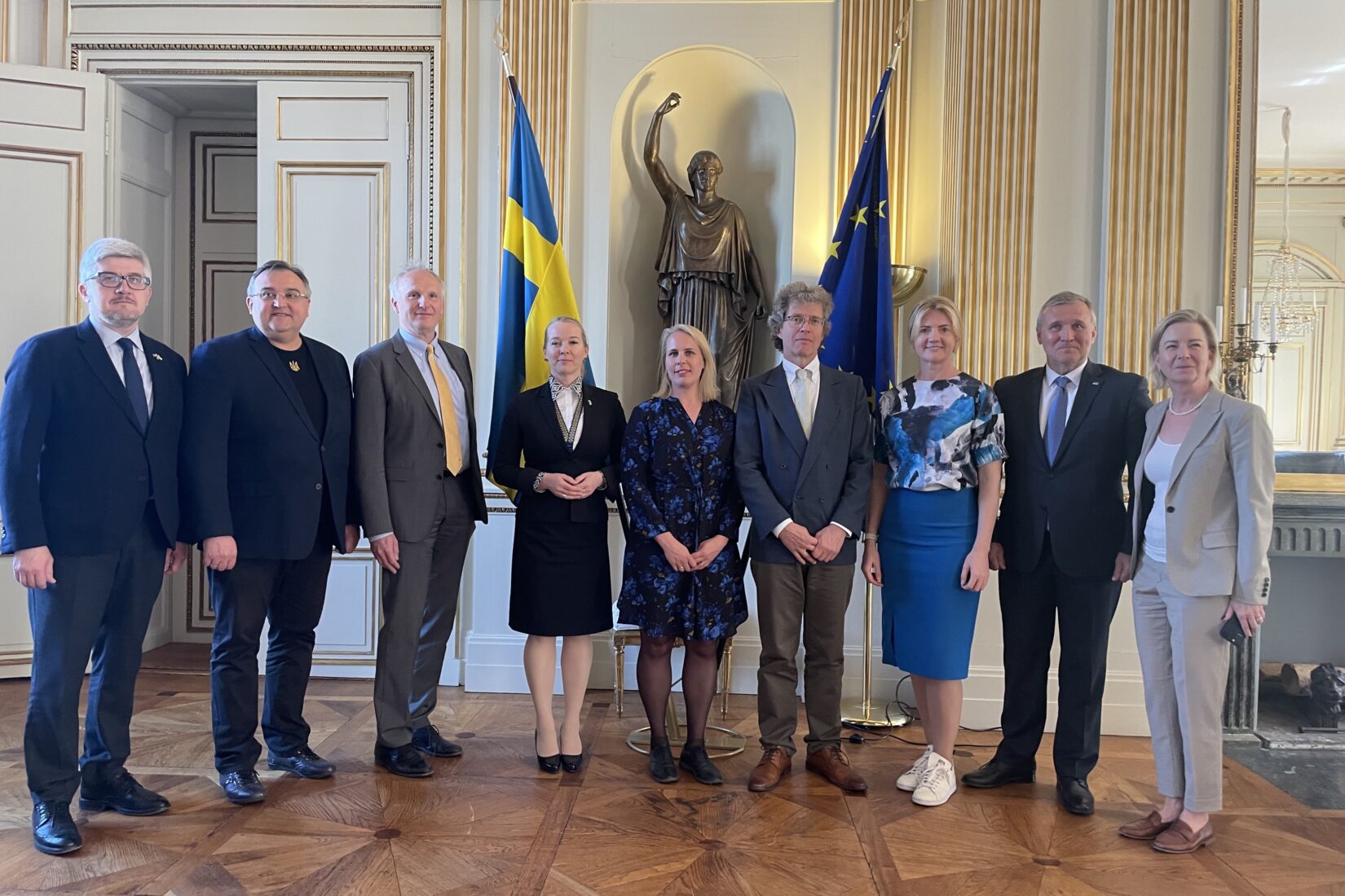 Myndighetspersoner i Sverige och Estland sluter samarbetsavtal med Ukraina