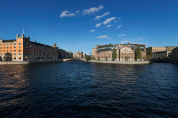 Bild på Rosenbad och Sveriges Riksdag