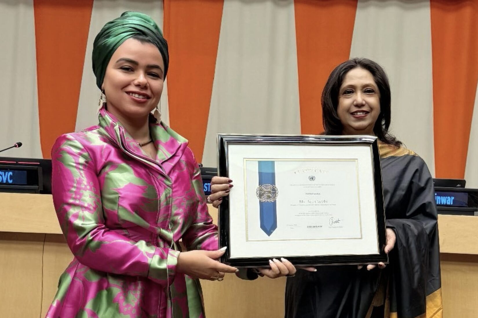 Two women at an award ceremoni